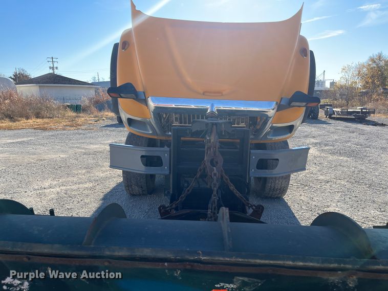 image for item DR7306 2004 International 7600  dump truck