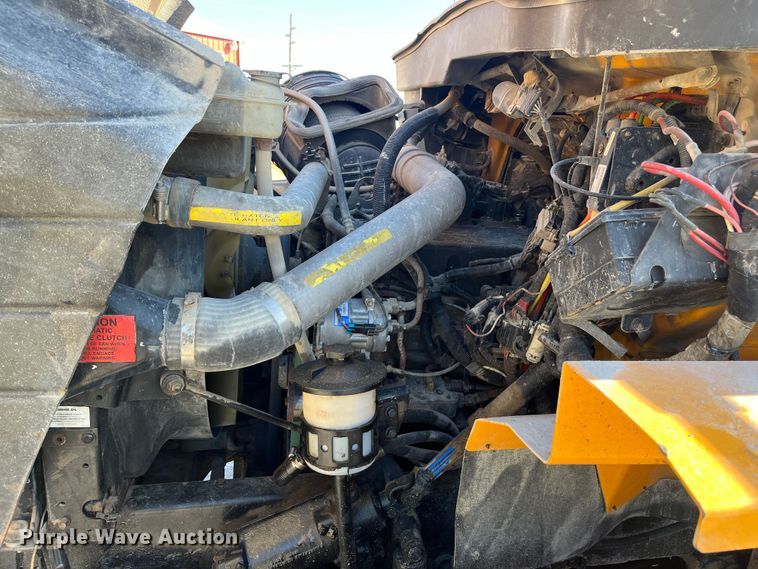 image for item DR7306 2004 International 7600  dump truck