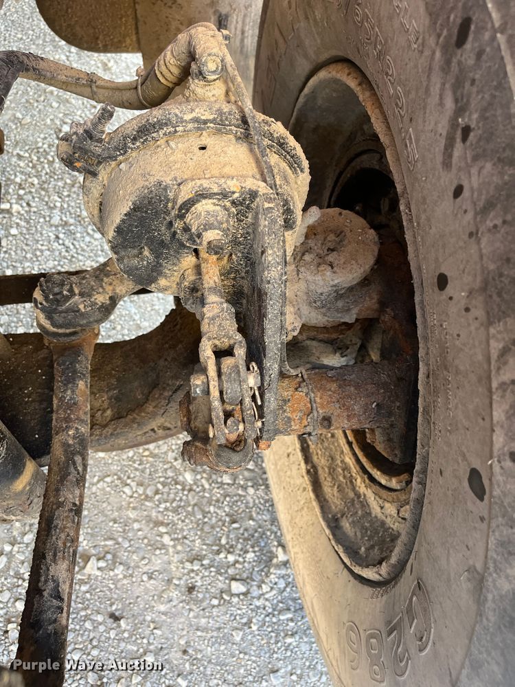 image for item DR7306 2004 International 7600  dump truck