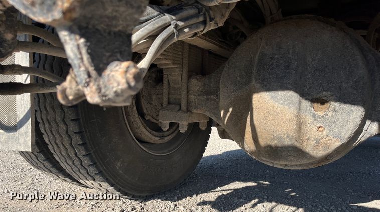 image for item DR7306 2004 International 7600  dump truck