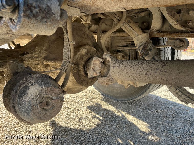 image for item DR7306 2004 International 7600  dump truck