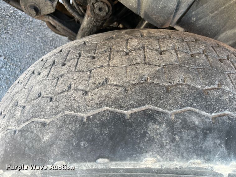 image for item DR7306 2004 International 7600  dump truck