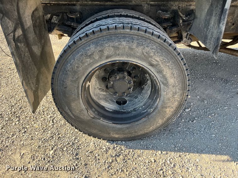 image for item DR7306 2004 International 7600  dump truck