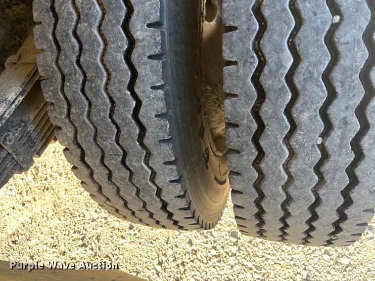 image for item DR7306 2004 International 7600  dump truck