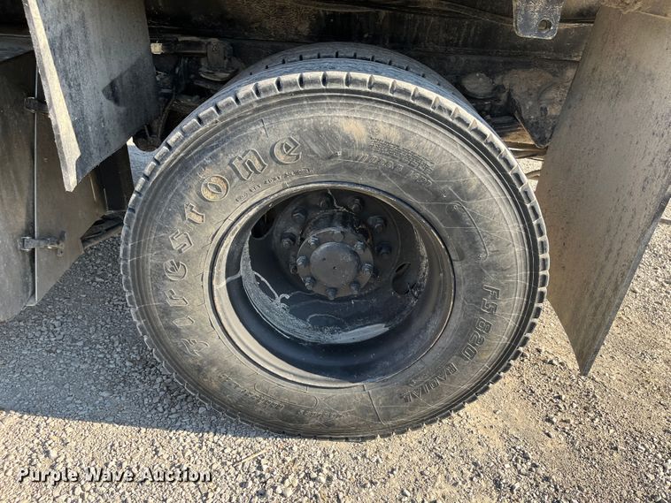 image for item DR7306 2004 International 7600  dump truck