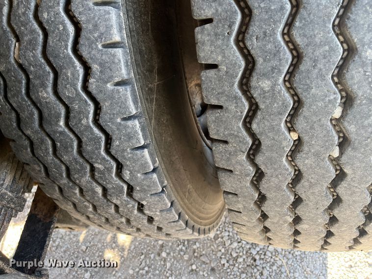 image for item DR7306 2004 International 7600  dump truck