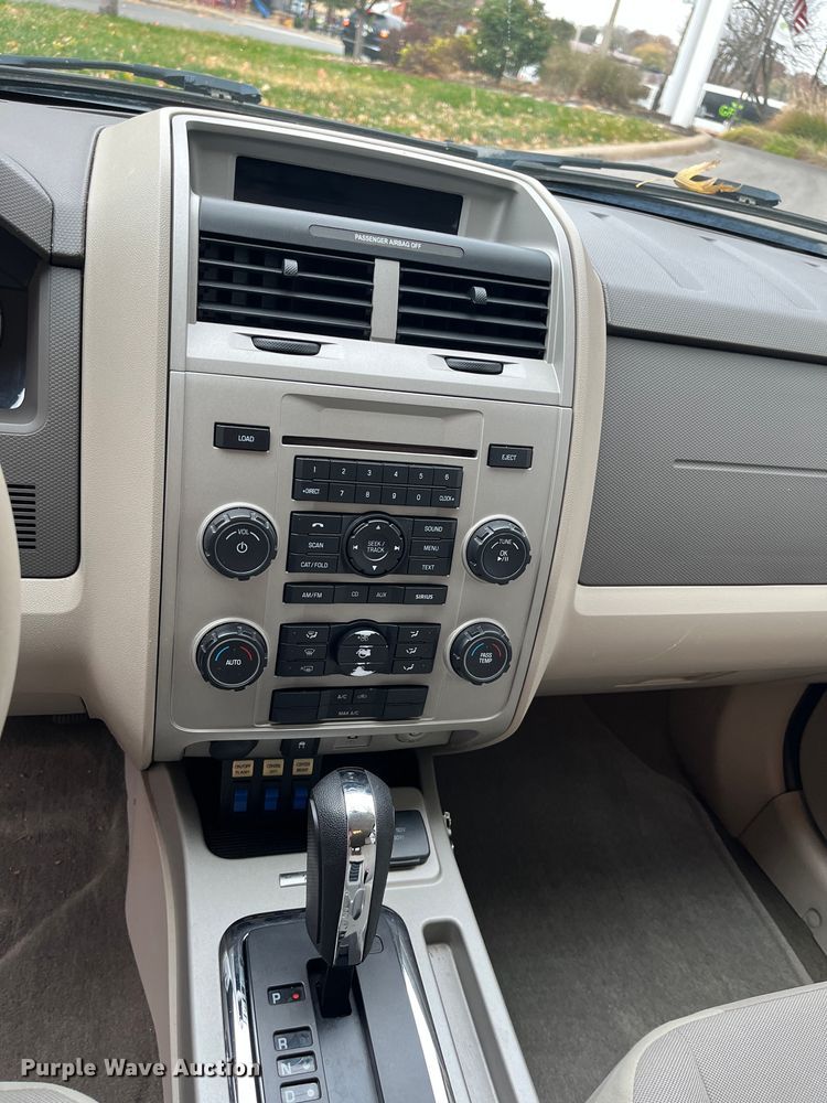 image for item DR7308 2010 Ford Escape Hybrid  SUV