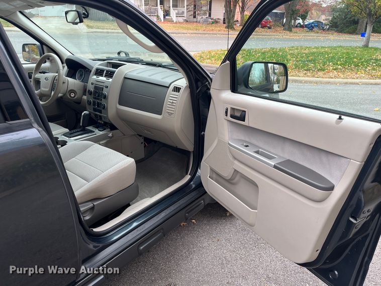 image for item DR7308 2010 Ford Escape Hybrid  SUV