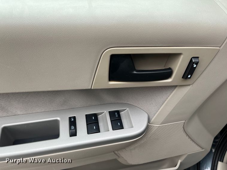 image for item DR7308 2010 Ford Escape Hybrid  SUV