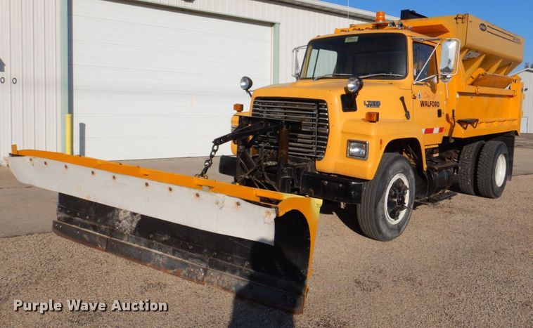 image for item DS8240 1994 Ford LN7000  dump truck