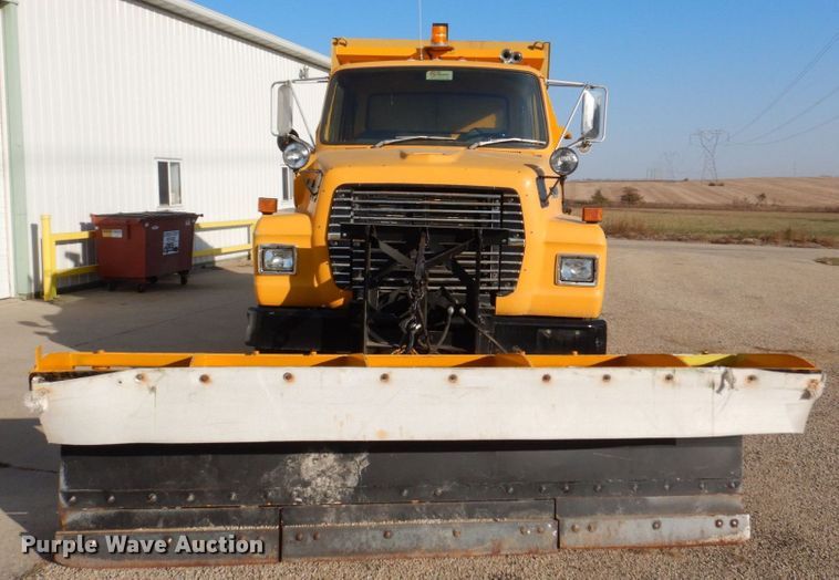 image for item DS8240 1994 Ford LN7000  dump truck