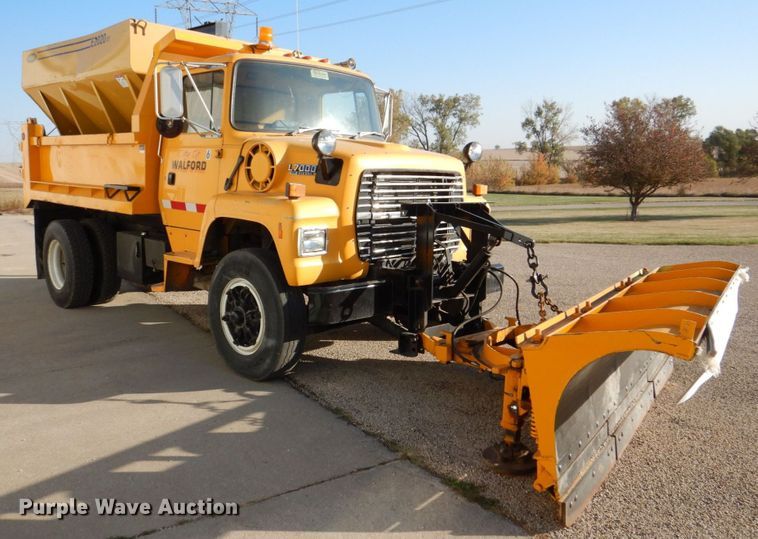 image for item DS8240 1994 Ford LN7000  dump truck