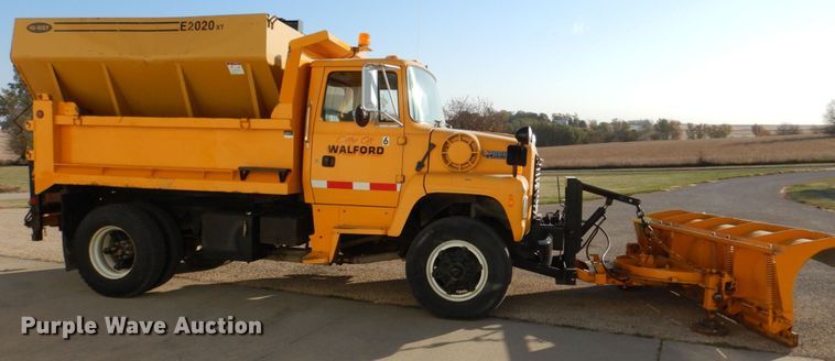 image for item DS8240 1994 Ford LN7000  dump truck