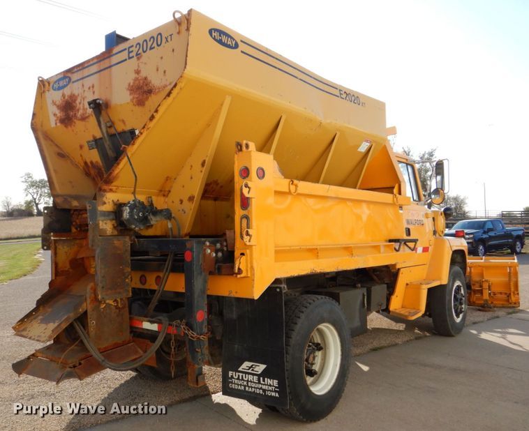 image for item DS8240 1994 Ford LN7000  dump truck