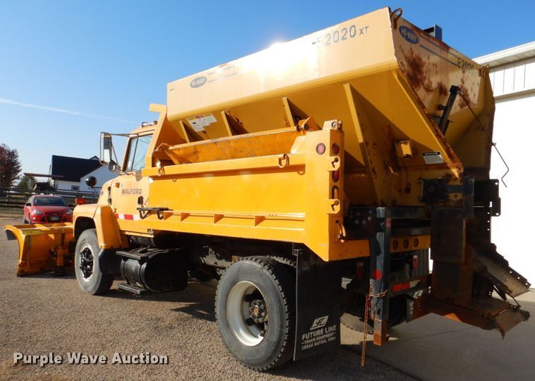 image for item DS8240 1994 Ford LN7000  dump truck