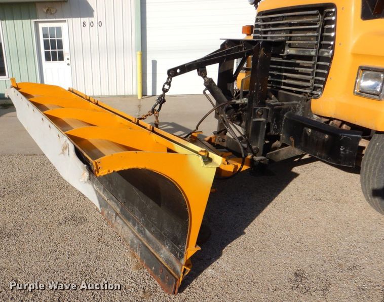 image for item DS8240 1994 Ford LN7000  dump truck