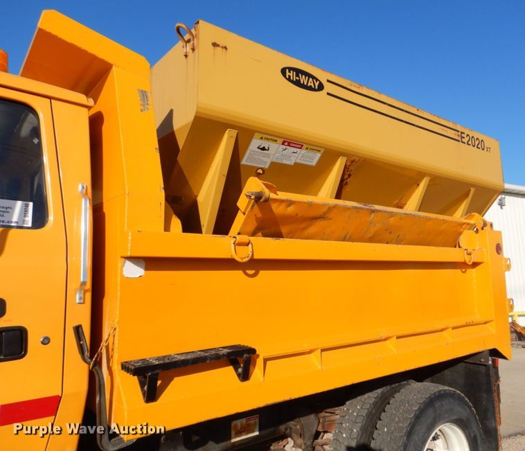 image for item DS8240 1994 Ford LN7000  dump truck