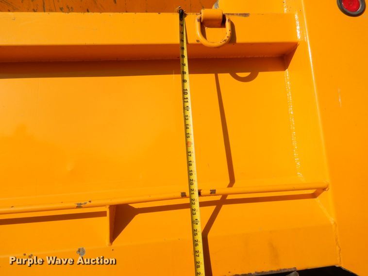 image for item DS8240 1994 Ford LN7000  dump truck