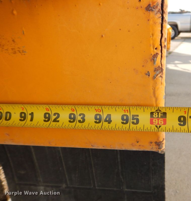 image for item DS8240 1994 Ford LN7000  dump truck