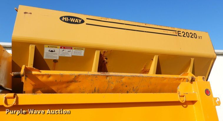 image for item DS8240 1994 Ford LN7000  dump truck