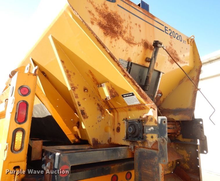 image for item DS8240 1994 Ford LN7000  dump truck