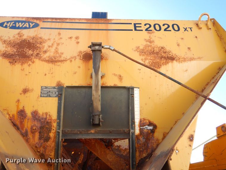 image for item DS8240 1994 Ford LN7000  dump truck