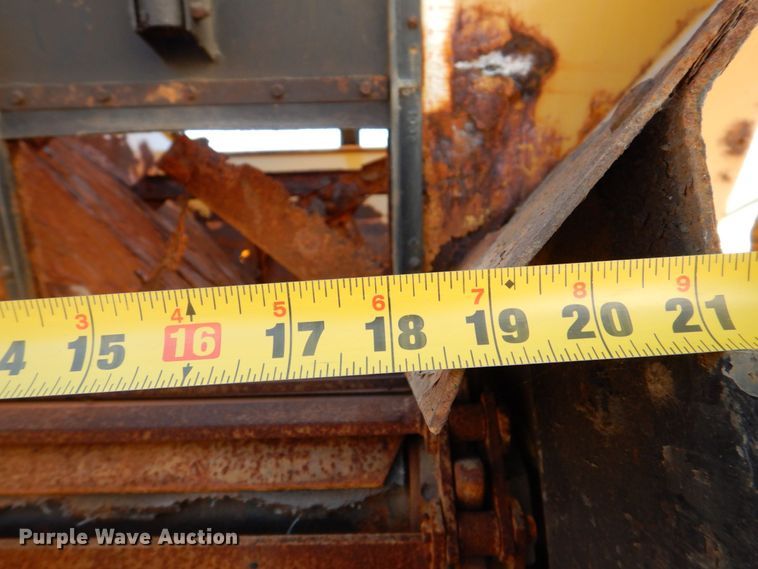 image for item DS8240 1994 Ford LN7000  dump truck