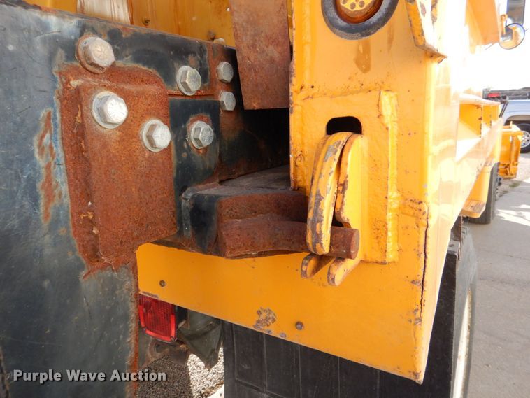 image for item DS8240 1994 Ford LN7000  dump truck