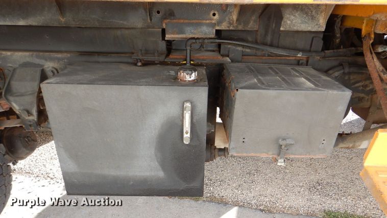 image for item DS8240 1994 Ford LN7000  dump truck