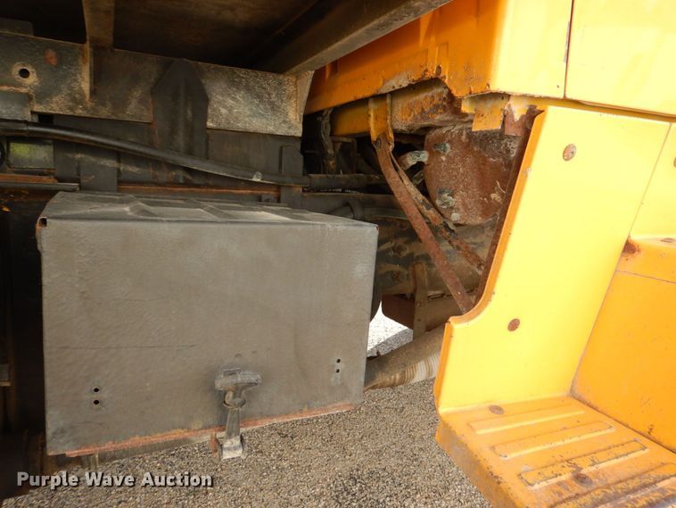 image for item DS8240 1994 Ford LN7000  dump truck