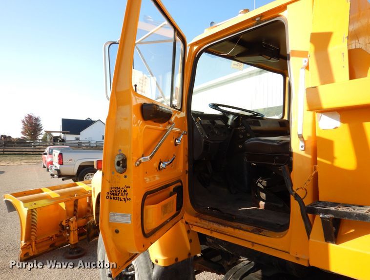 image for item DS8240 1994 Ford LN7000  dump truck