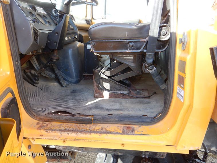 image for item DS8240 1994 Ford LN7000  dump truck