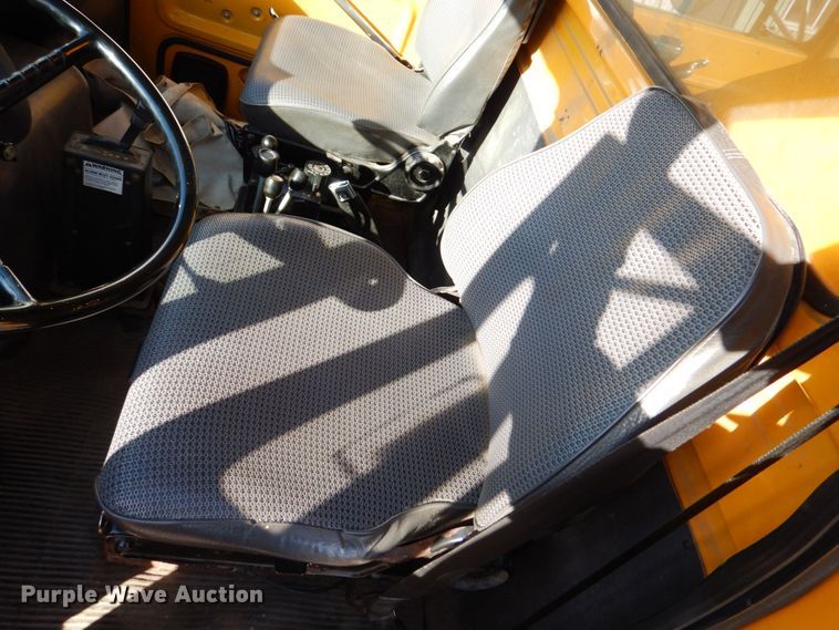 image for item DS8240 1994 Ford LN7000  dump truck