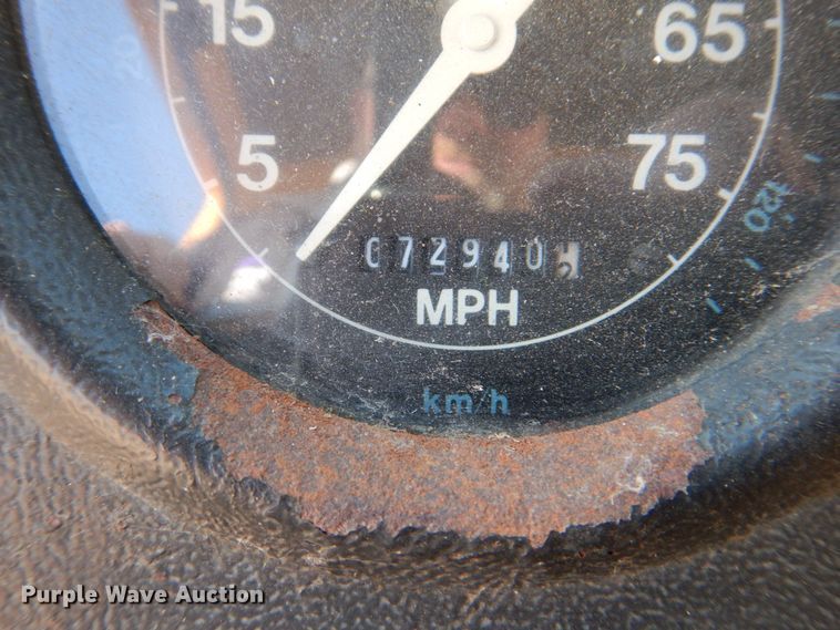 image for item DS8240 1994 Ford LN7000  dump truck