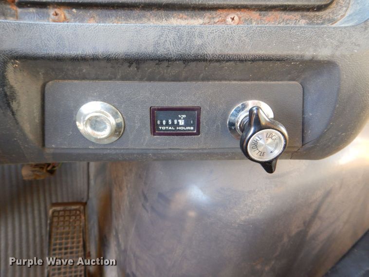 image for item DS8240 1994 Ford LN7000  dump truck