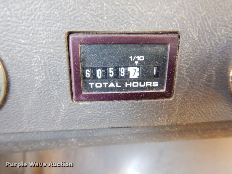 image for item DS8240 1994 Ford LN7000  dump truck