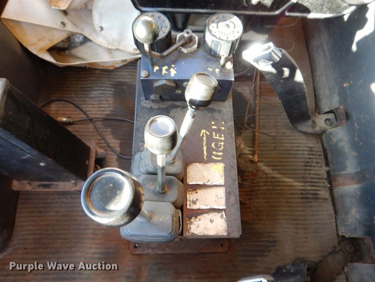 image for item DS8240 1994 Ford LN7000  dump truck