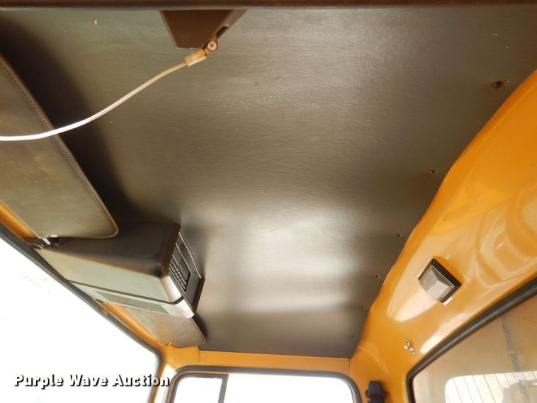 image for item DS8240 1994 Ford LN7000  dump truck