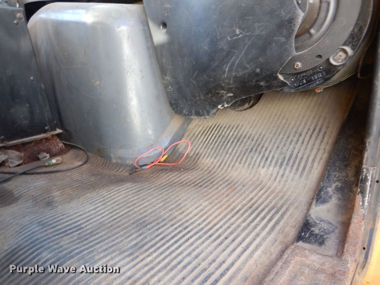 image for item DS8240 1994 Ford LN7000  dump truck