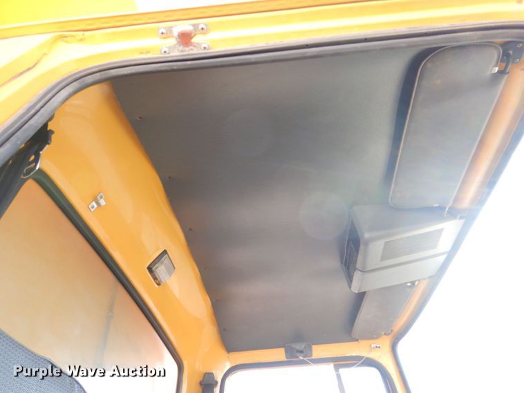 image for item DS8240 1994 Ford LN7000  dump truck