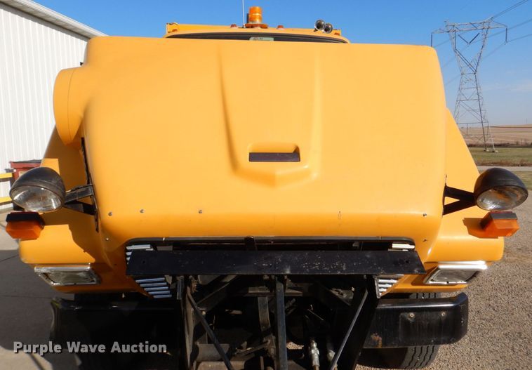 image for item DS8240 1994 Ford LN7000  dump truck