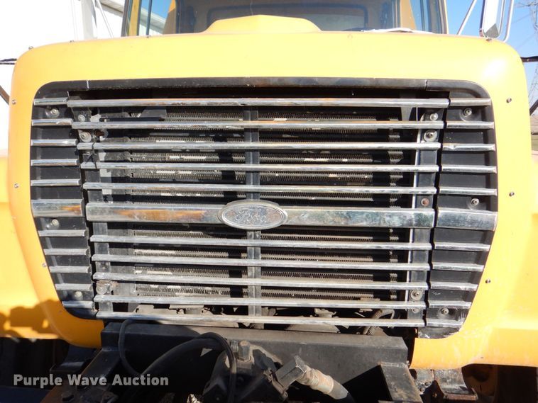 image for item DS8240 1994 Ford LN7000  dump truck