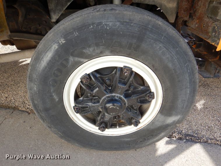 image for item DS8240 1994 Ford LN7000  dump truck