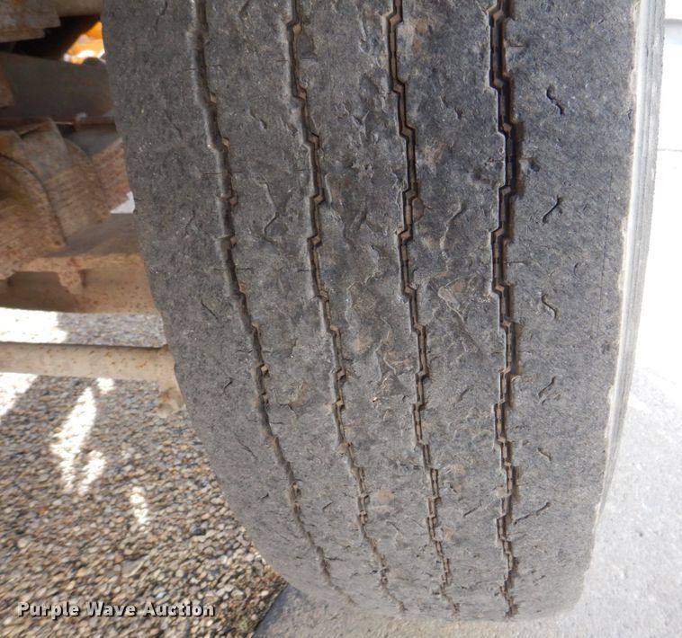 image for item DS8240 1994 Ford LN7000  dump truck