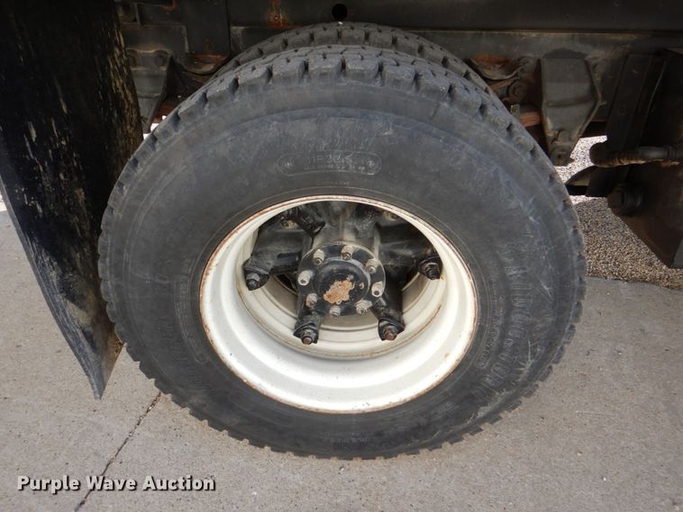 image for item DS8240 1994 Ford LN7000  dump truck