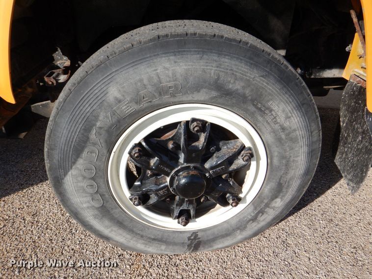 image for item DS8240 1994 Ford LN7000  dump truck