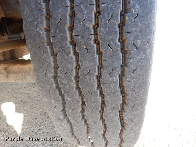 image for item DS8240 1994 Ford LN7000  dump truck