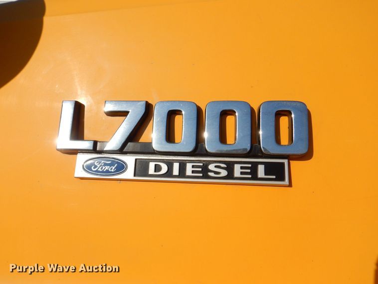 image for item DS8240 1994 Ford LN7000  dump truck