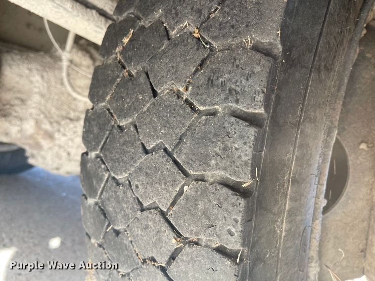 image for item JD9208 2007 IC BE200  school bus