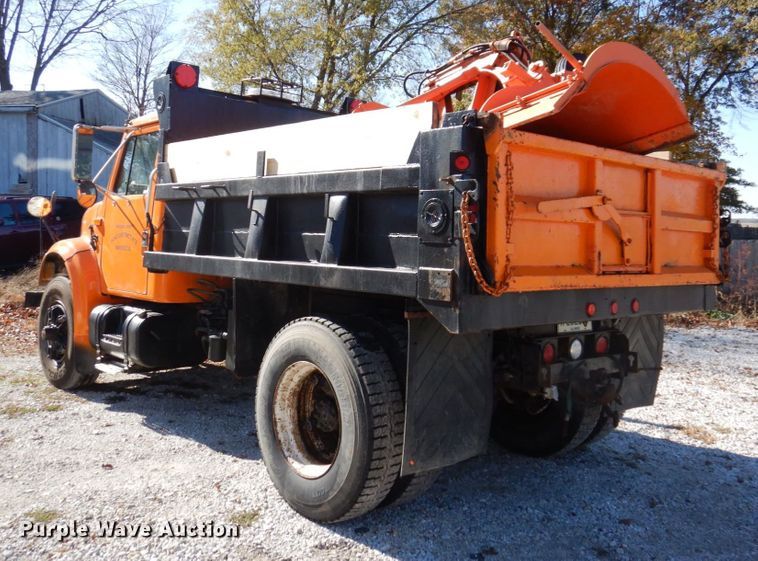 image for item JL9845 1988 International S1954  dump truck